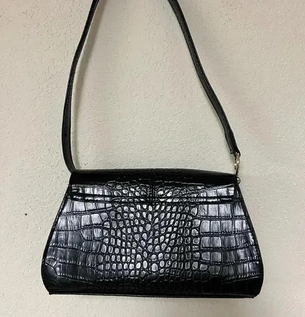 Vintage Liz Claiborne Black Vinyl Purse w front snap closure - Image 3