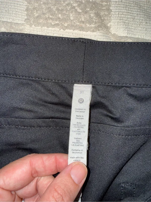 Lululemon City Sleek 5 Pocket Wide-Leg High Rise 7/8 Length Pant Black size 31 - Image 4