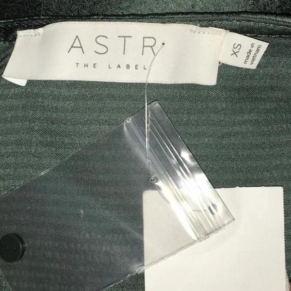 ASTR The Label Forest Green Satin Wrap Front Top Women’s Size XS NWT v6x - Image 7