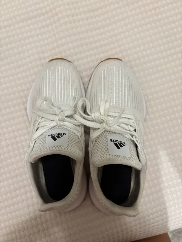 White adidas tennis shoes - Image 4
