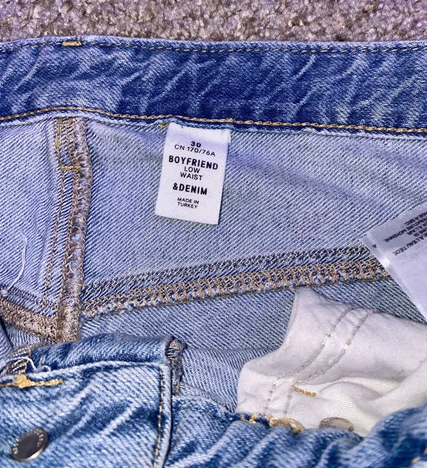 Ripped Boyfriend Low Waist Jeans - Image 2
