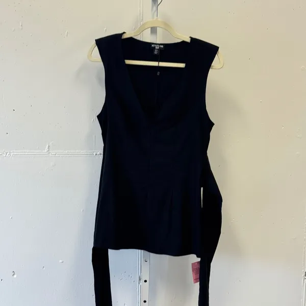 NWT PrettyLittleThing Shape Black Deep V-Neck Sleeveless Tie Back Top US 8 - Image 2