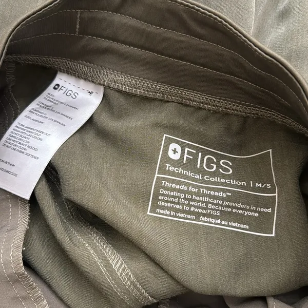 Figs olive green scrubs cargo pants sz M\S - Image 5