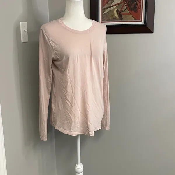 Lululemon Athletica Light Pink Long Sleeve Top size 12/14 lightweight tshirt - Image 2