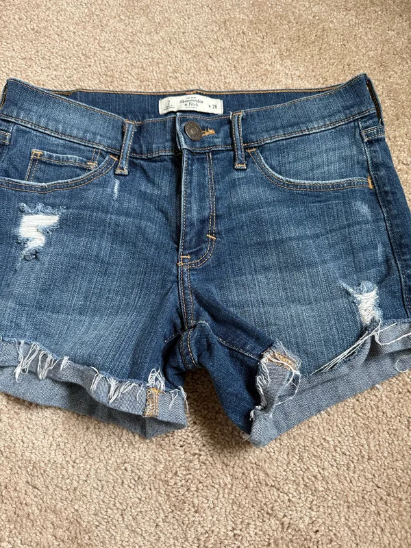Abercrombie & Fitch Blue Distressed Low Mid Rise Denim Shorts. Size 2/26 - Image 8