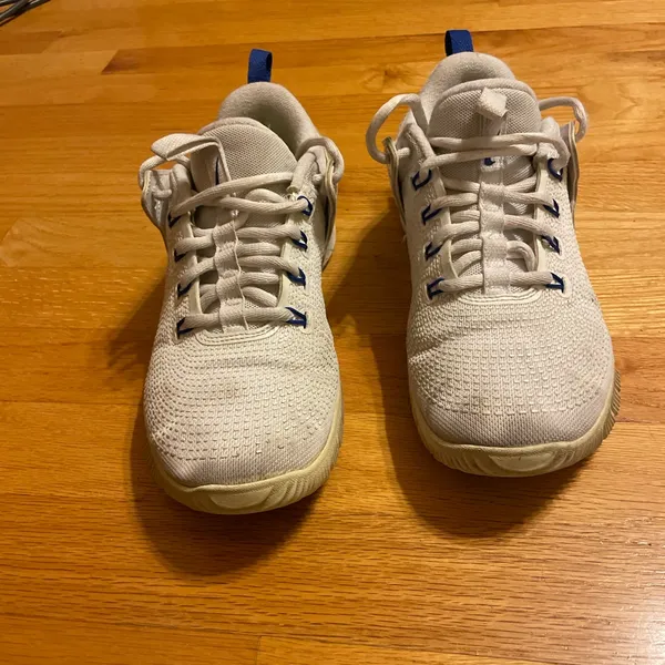 White Nike women’s shoes - Image 2