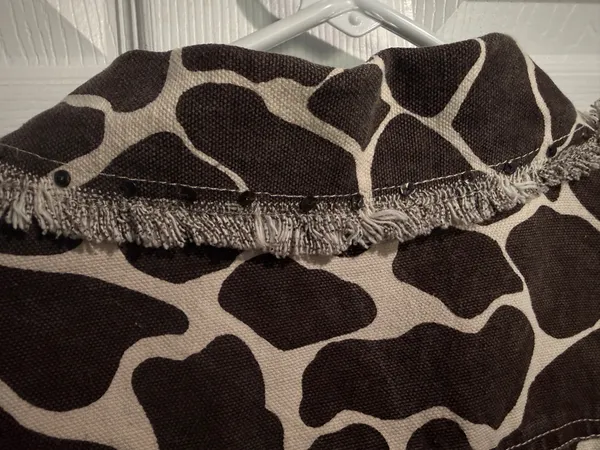 Step n Style Women’s Brown & Cream Giraffe-Print Jeweled Jean Jacket. Size M - Image 3