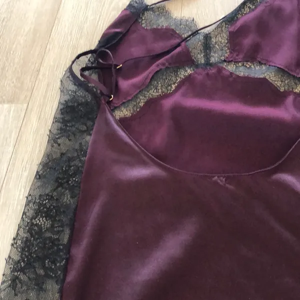 Victoria's Secret silky slip with BLK lace sides - Image 2