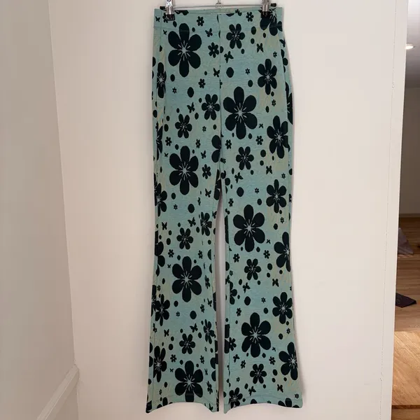 Urban Outfitters Bryn Floral Flare Pants S Green Retro Y2K Stretch Knit Boho - Image 2