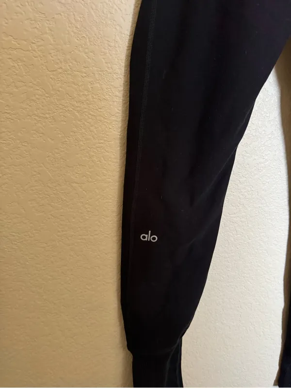 Alo Alosoft Lounge Leggings Size Medium in Black Rib Yoga Athleisure - Image 7