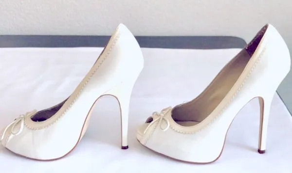 Cathy Jean Creamy Off-White High Heels Pumps: w/ Open Toe & Bow Accent, Leather, Wmns Sz. 7 - Image 2
