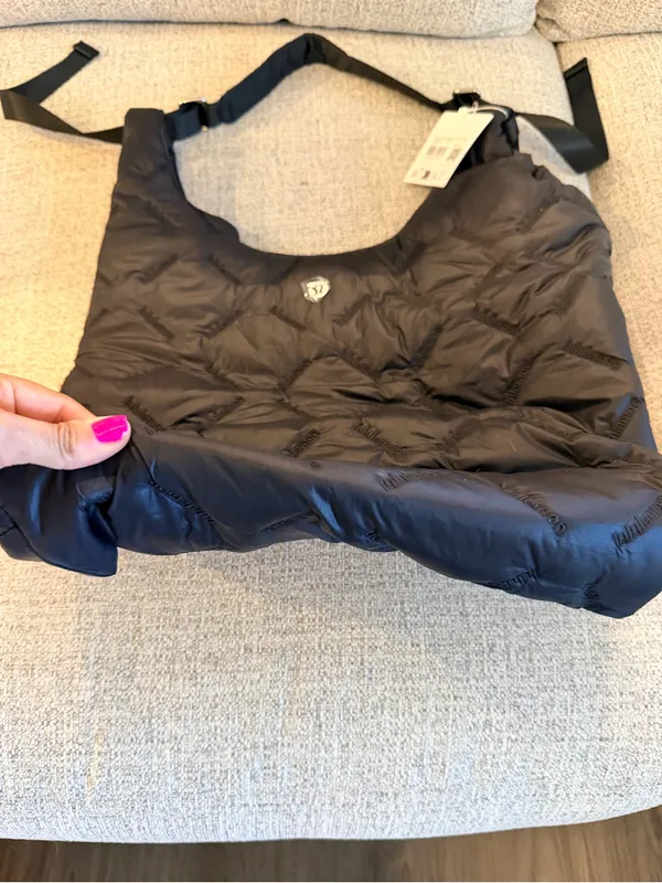 Lululemon Quilty Pleasures Shoulder Bag 14L black Sold out online NWT - Image 12