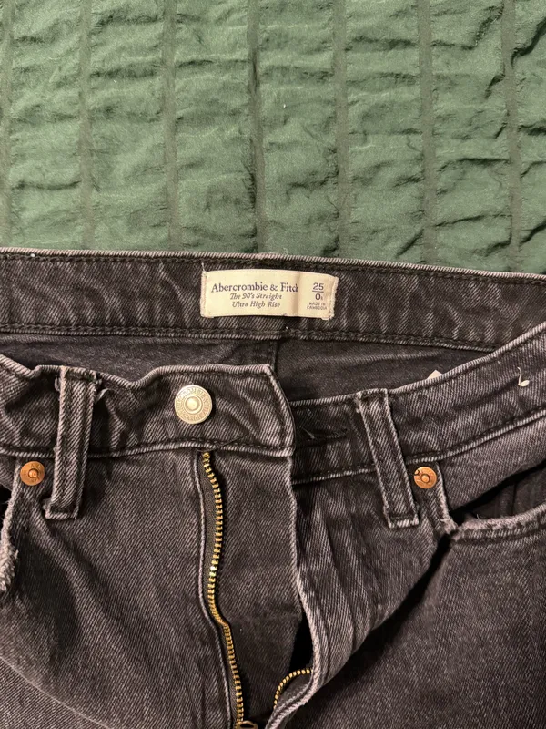 Black Abercrombie Jeans Ultra High-Rise 90s Straight - Image 2