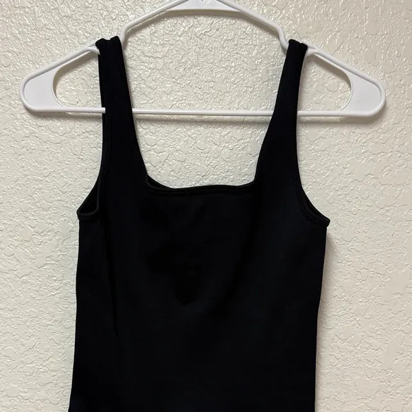 OQQ Black Ribbed Sleeveless Romper Bodysuit Size Medium - Image 5