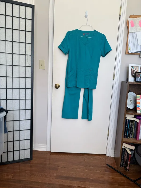 Urban teal medical scrub for women size extra small - Image 8