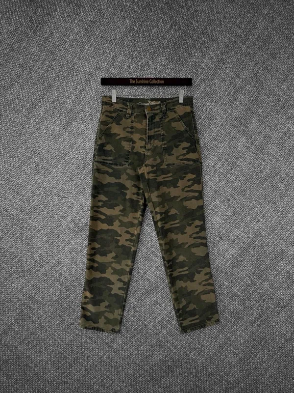 Universal Thread High Rise Straight Camo Pants Women’s Size 2/26 - Image 2