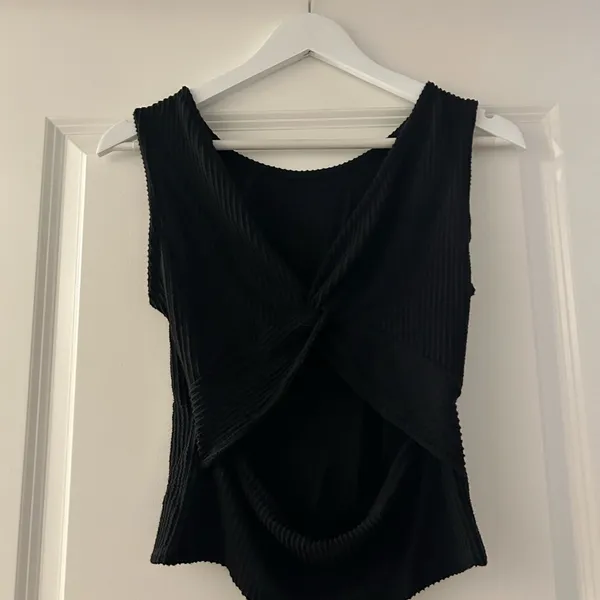 Black Sleeveless Ribbed Top Size M - Image 2