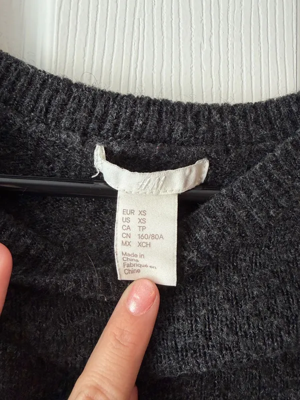 H&M Sweater Cropped - Image 2