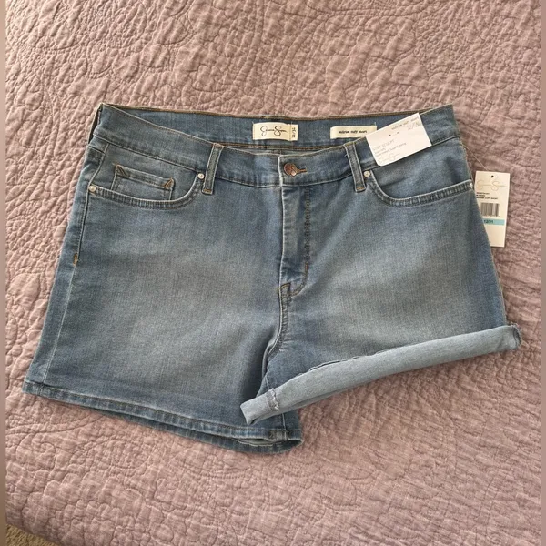 Jessica Simpson NWT Midrise Cuff Shorts in Light Denim Wash - Image 3