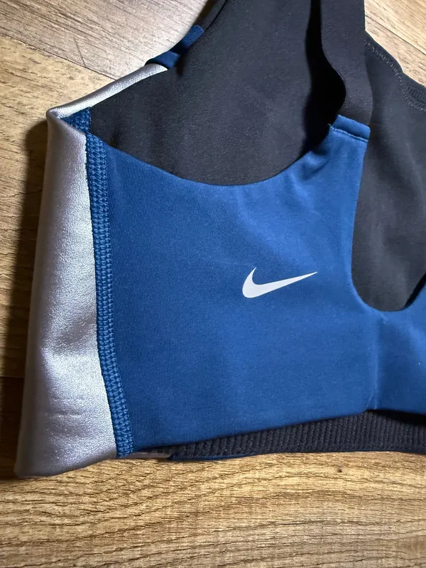 Nike Metallic Sports Bra Size Small - Image 5