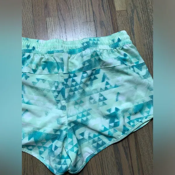 Columbia green shorts large - Image 7
