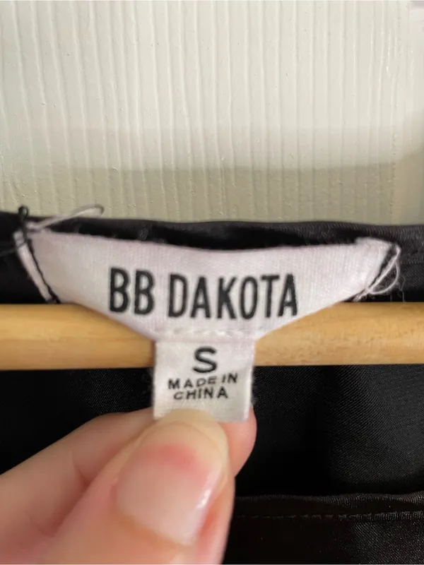 BB Dakota Black Satin Short-Sleeve Pajama Set with Drawstring Pants Size Small - Image 4