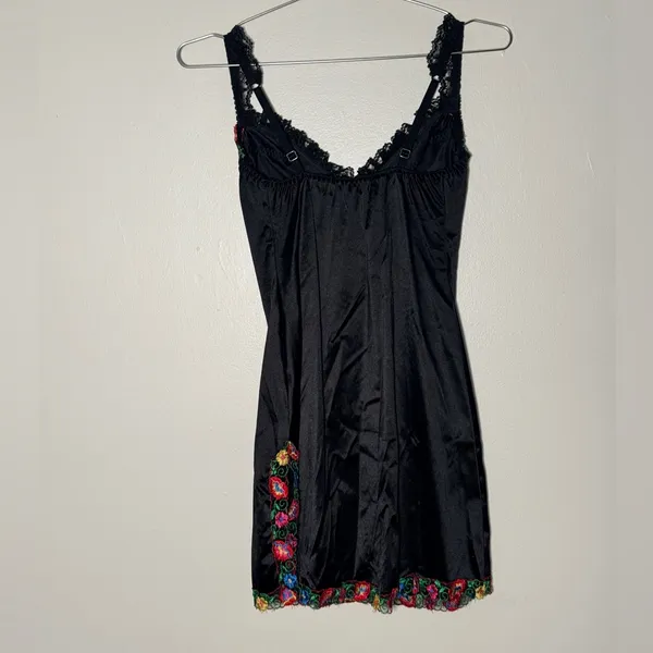 Vintage Victorias secret black embroidered floral and lace slip - Image 2