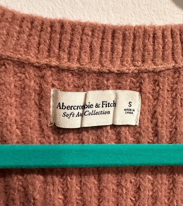 Abercrombie Pink Sweater - Image 3