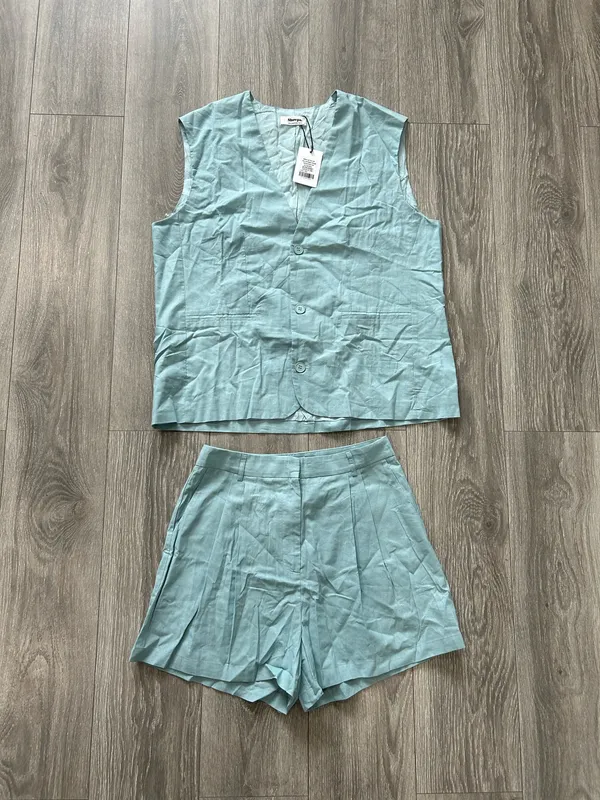 Showpo New Marlee Two Piece Set Linen Vest & Shorts Size Medium MSRP $109 - Image 7