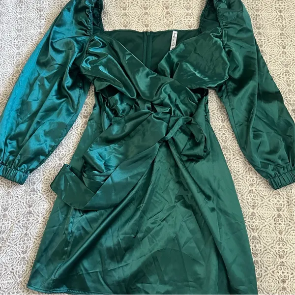 Lucy In The Sky Miley Puff Sleeve Wrap Dress In Hunter Green - Image 3