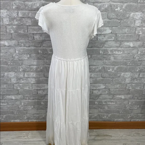 Meroketty White smocked V-neck tiered midi dress - Image 5