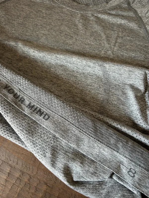 Lululemon Swiftly Tech Short Sleeve Crew *Sparkle 8 - Image 4