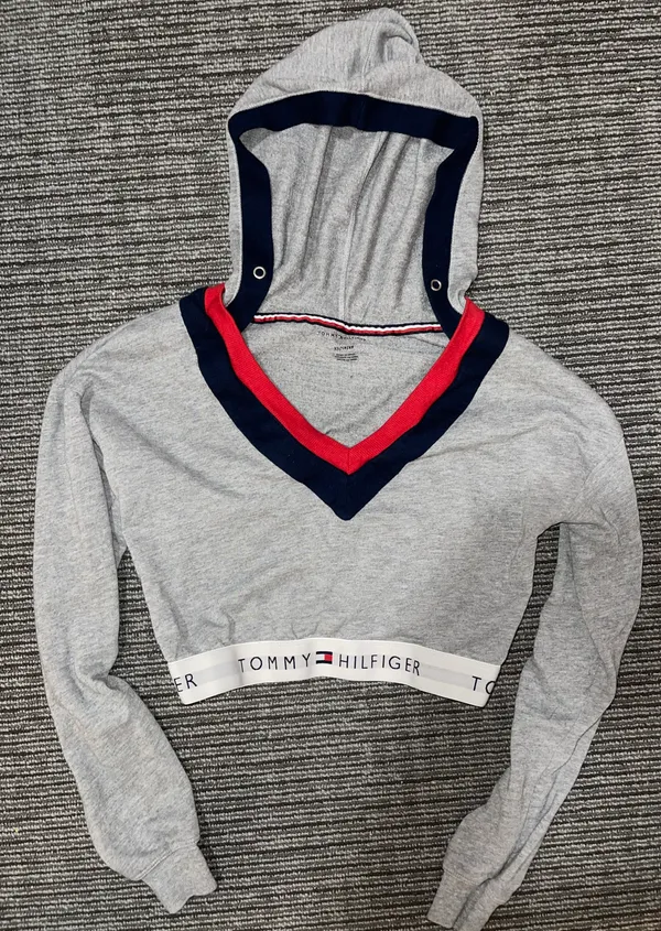 Tommy Hilfiger Gray Cropped Hoodie - Image 2