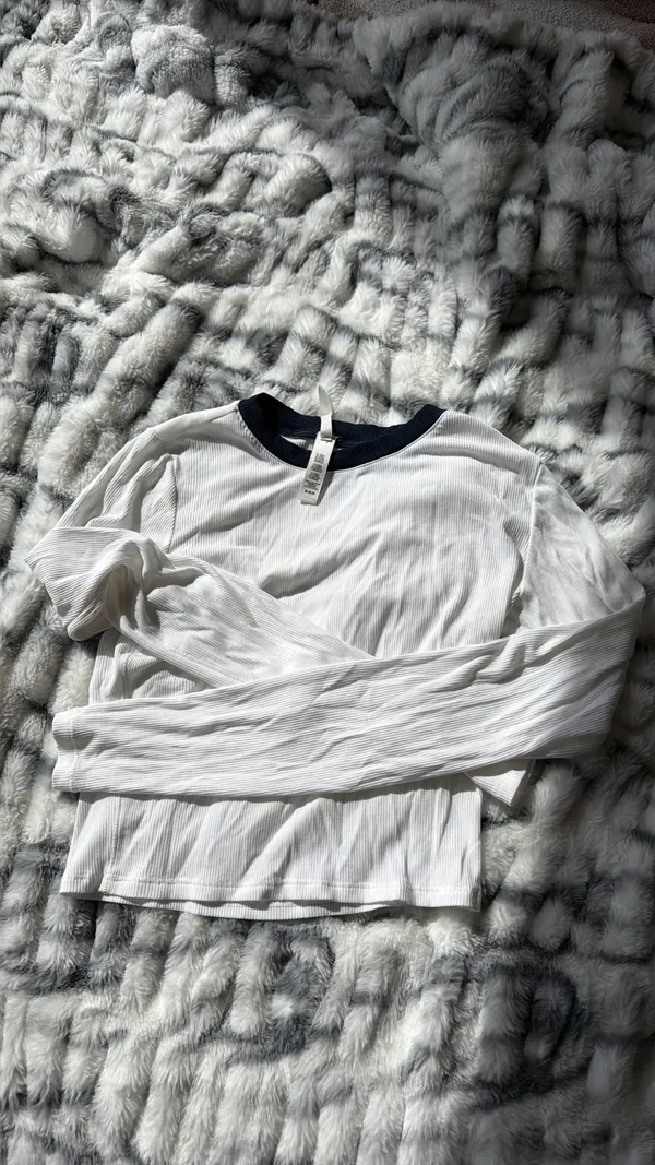 SKIMS Long Sleeve - Image 4