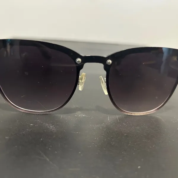 Stylish Black Sunglasses - Image 3