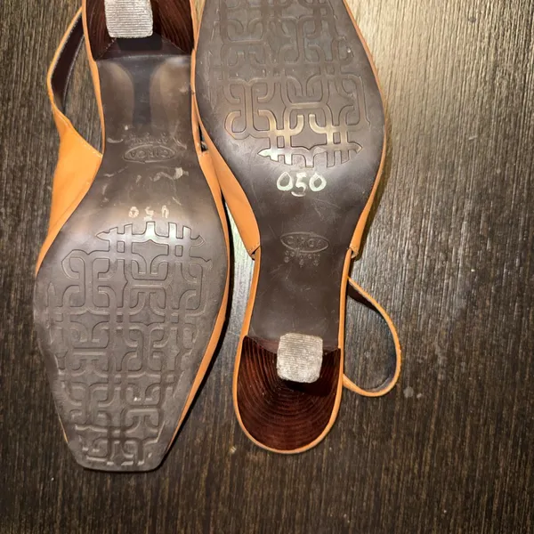 Vintage Women's Tan Leather Slingback Shoes - Image 4