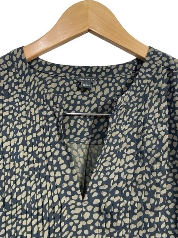 Ann Taylor Green & Black Printed Long Sleeve Blouse Size S Pleated Front - Image 8