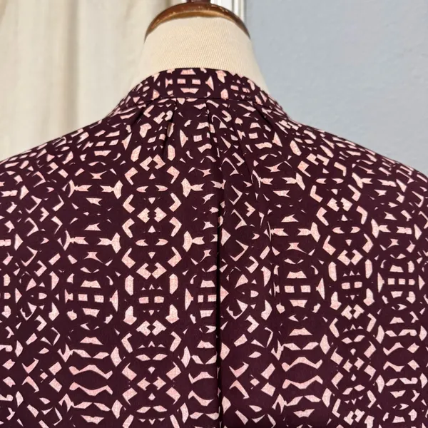 Ivanka Trump Burgandy Dressy LS Blouse Women’s L Half Clasp Button Office‎ Wear - Image 6