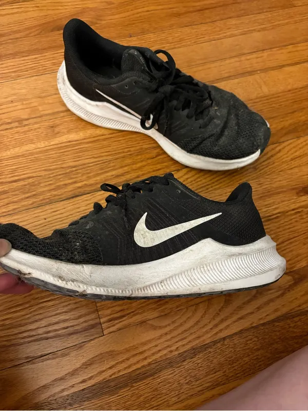 Black Nike Sneakers Size 7.5 - Image 4