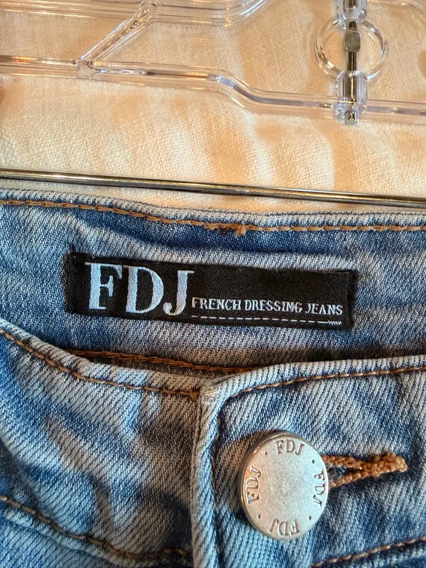 FDJ French Dressing Suzanne Pintuck Wide Leg Jeans Light Wash Size 8 - Image 3