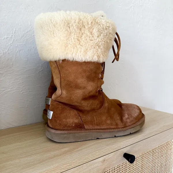 UGG | Australia Montclair Cuffed‎ Suede Sheepskin Lace-Up Boots in Chestnut - Image 4