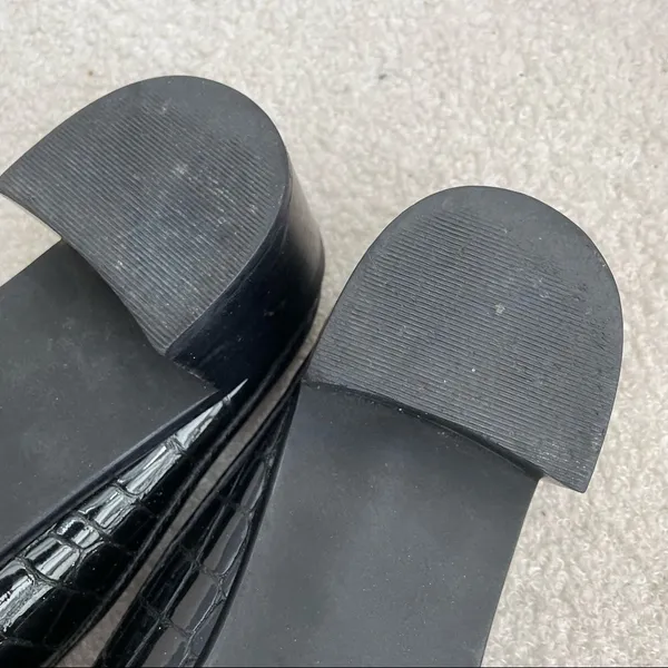 Stuart Weitzman Black Crocodile Patent Leather Block Heel Mules Shoes 8 Narrow - Image 9