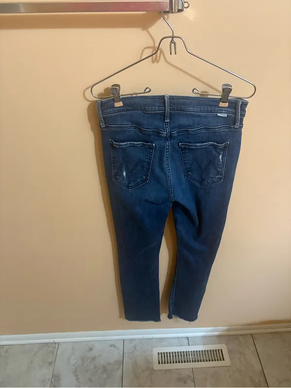 Mother Mid-Rise Dazzler Ankle Fray Jeans in Weekend Warrior - Image 5