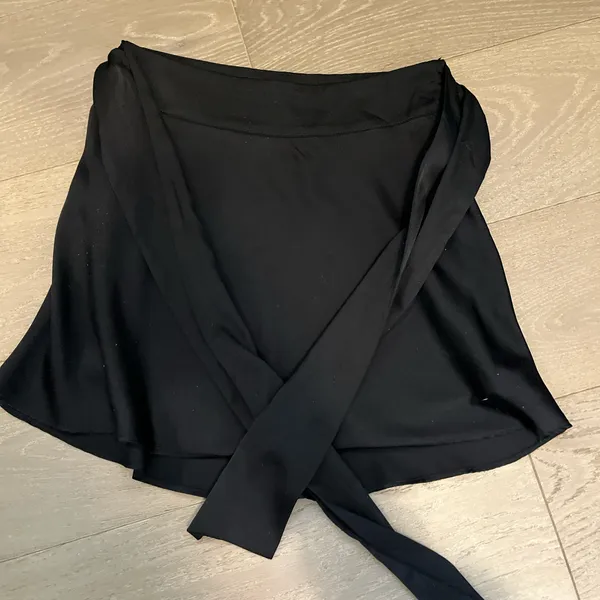 Black Mini Le Lis Skirt Satin - Image 3