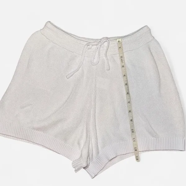 Source Unknown 2-Piece White Knit Beach Set with Tube Top and Shorts; Size SMALL - Image 4