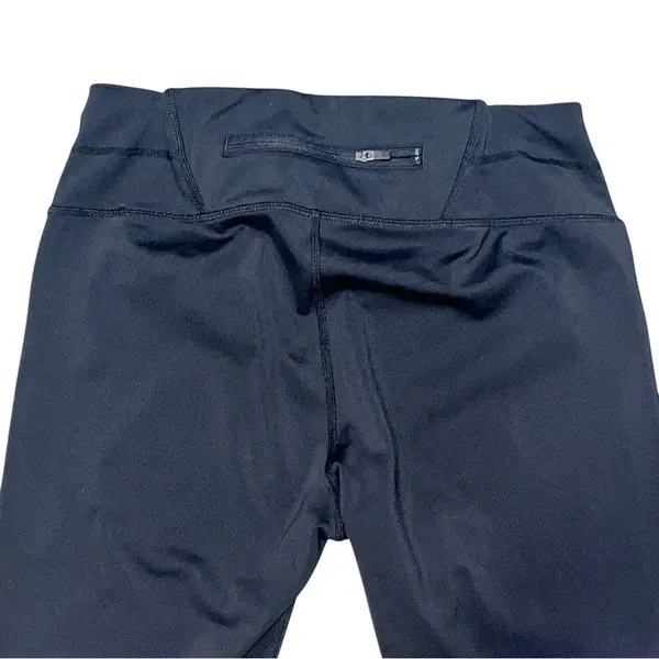 Athleta Black Chaturanga Cropped Capri Pants size Small - Image 5