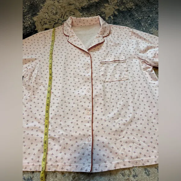 Uniqlo Light Pink Short Pajama Set with Small Floral Print - Image 6
