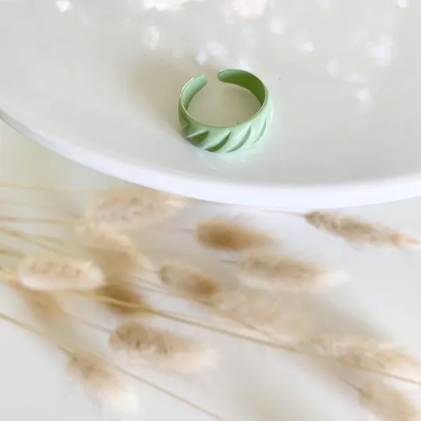 Croissant Ring Green - Image 3