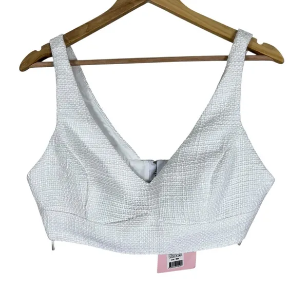 NWT Showpo Adelaide Crop Top White Textured Tweed Clean Girl Capsule Size M - Image 2