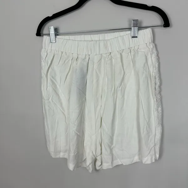 Cupshe Pullon Lace Trim Shorts Size Medium NWT Resortwear Beach Vacation - Image 5